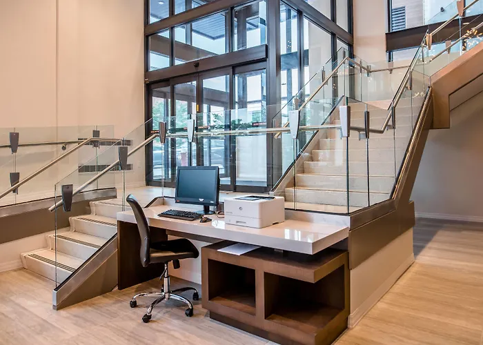 By Marriott Oakland/university Place 3* Pittsburgh