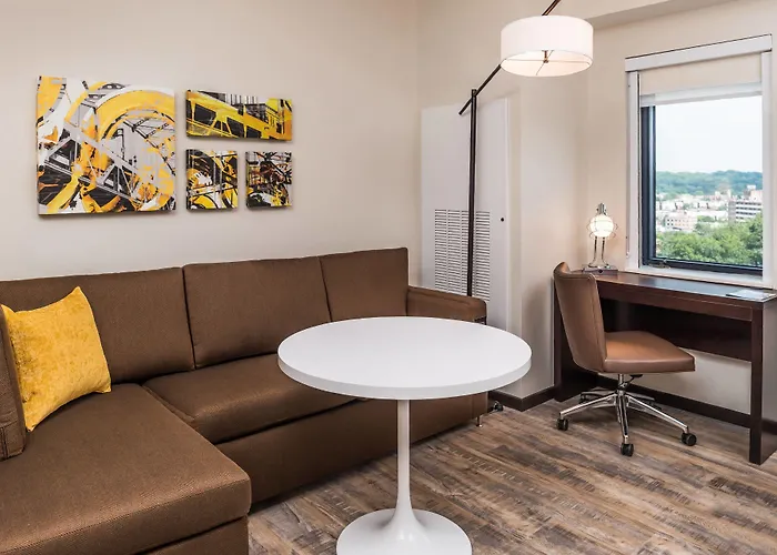 By Marriott Oakland/university Place 3* Pittsburgh
