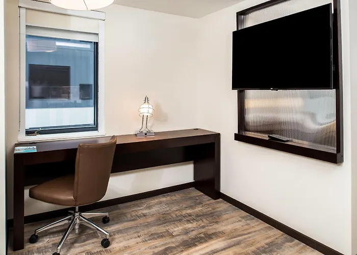 By Marriott Oakland/university Place Hotel Pittsburgh
