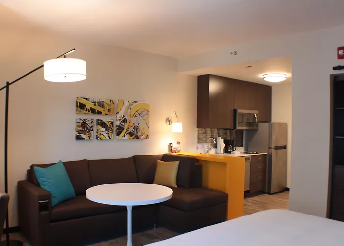 By Marriott Oakland/university Place 3* Pittsburgh