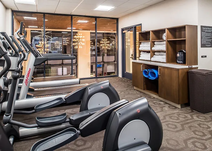 By Marriott Oakland/university Place 3* Pittsburgh