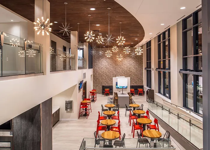 By Marriott Oakland/university Place 3* Pittsburgh