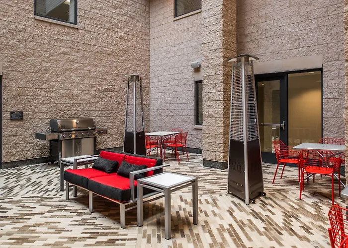 By Marriott Oakland/university Place 3* Pittsburgh
