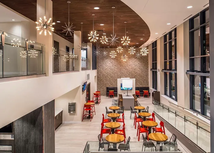 By Marriott Oakland/university Place 3* Pittsburgh